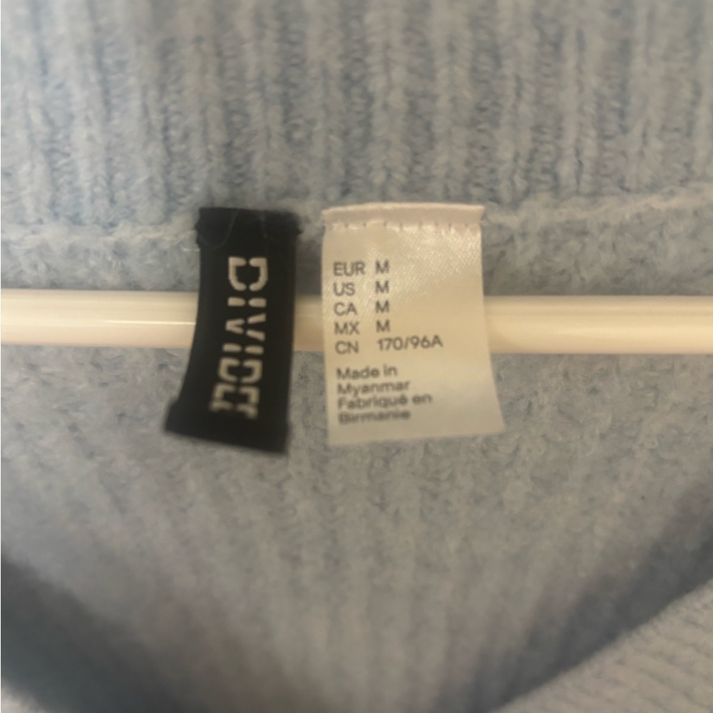 H&M Light Blue Cropped V-Neck Button Cardigan - Picture 3 of 4